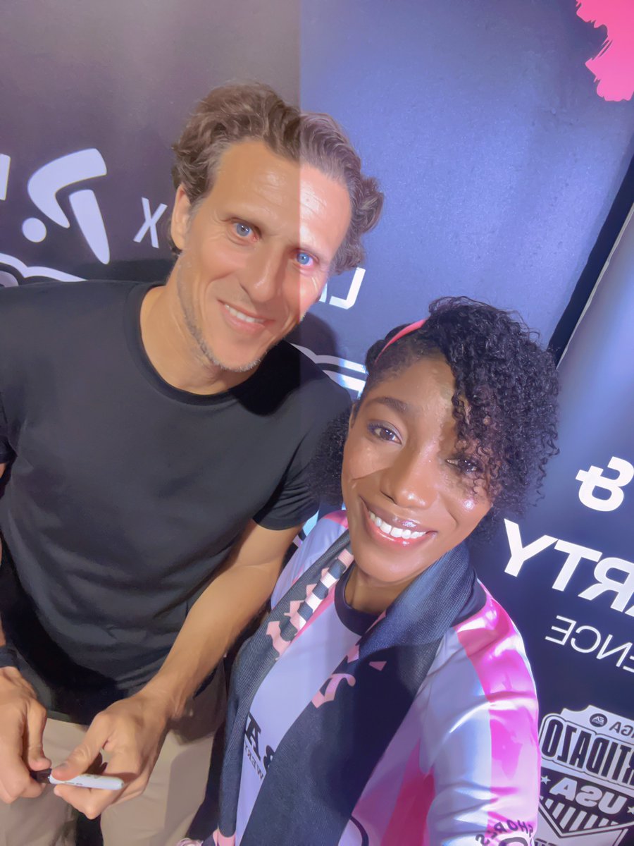 nalhie's tweet photo. With Diego Forlan at LALIGA x Plei Partidazo Pre-Game.
#VamosLaLiga Biggest league in the world.
#SiegeMiami 🔥🩷🖤 https://t.co/Bu1Gt5lDvW