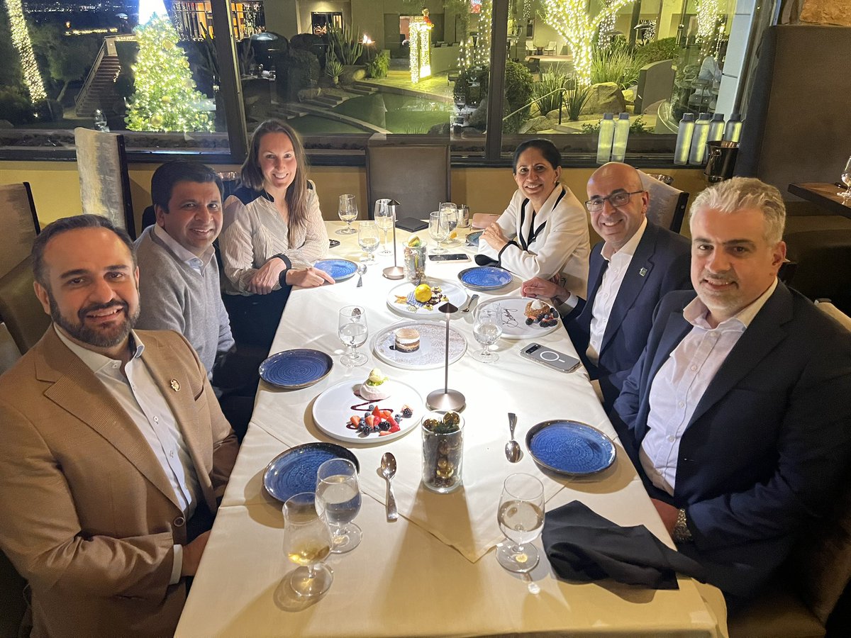 Sami Alasfar, MD, MPH, FASN (@samialasfar) on Twitter photo It was a pleasure hosting <a href="/KidneydrChirag/">Chirag Parikh</a> in <a href="/MayoClinic/">Mayo Clinic</a> AZ for an outstanding Grand Rounds on “Deceased Donor Kidney Transplant: Unlocking the Potential of Phenotyping & Biomarkers.” Exciting advancements in biomarkers offer promise for improving assessment of kidney quality! It was a pleasure hosting <a href="/KidneydrChirag/">Chirag Parikh</a> in <a href="/MayoClinic/">Mayo Clinic</a> AZ for an outstanding Grand Rounds on “Deceased Donor Kidney Transplant: Unlocking the Potential of Phenotyping & Biomarkers.” Exciting advancements in biomarkers offer promise for improving assessment of kidney quality!