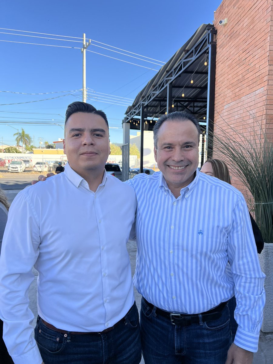ErnestoYPeinado's tweet photo. ¡Gracias Presidente por la invitación! Honor pertenecer al #EquipoH. https://t.co/rz9sVvHJDx
