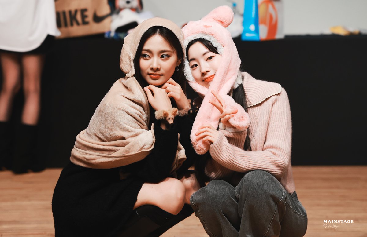 📸 Fansign - 16.12.2024
-> <a href="/MAINSTAGE_tw/">MɅINSTɅGE</a>  

Avec Tzuyu <a href="/TZUYUFRANCE/">TZUYU FRANCE 🏹</a> 💝

#트와이스    #다현 #DAHYUN #ダヒョン <a href="/JYPETWICE/">TWICE</a> #TWICE