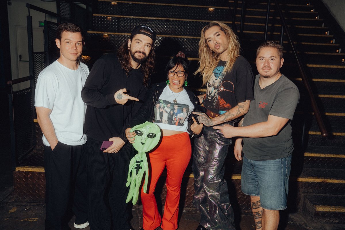 carlitztinoko's tweet photo. 9 años después... (y los sueños continúan haciéndose realidad💜) #BeyondTheWorldTour #TokioHotel #BillKaulitz #TomKaulitz #GustavSchäfer #GeorgListing https://t.co/43gdR8y0ov