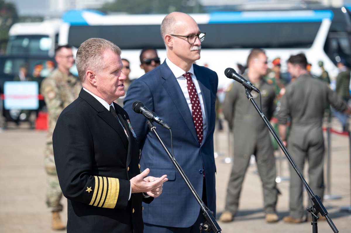 USPACOM's tweet photo. 🇺🇸 - 🇻🇳

#USINDOPACOM Commander Adm. Samuel J. Paparo attends the 2024 Vietnam International Defence Expo (#VIDEX) in Hanoi.

📍Vietnam

📸 MC1 John Bellino https://t.co/99de5kcAqS