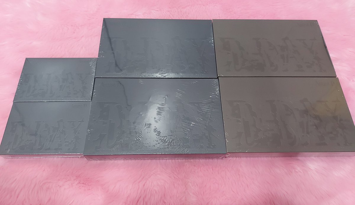 shopshestyles's tweet photo. WTS WTB LFB LFS PH ONHAND 🇵🇭

BTS Suga D-Day Albums

RUSH SALE

V1 - P1,000 each (2 available)
V2 - P1,000 (1 available)
Weverse - P600 each (2 available) https://t.co/pGdCJ22l2Z