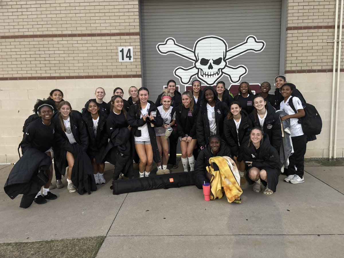 🏴‍☠️It’s a great night to be a pirate! 🏴‍☠️
Varisty with a 3-3 tie vs Plano and a 6-1 win vs Frisco
Goal scorers were 
⚽️⚽️TK
⚽️Roni
⚽️Maci
⚽️Betty
⚽️Kennedy
⚽️Ari
⚽️Marinn
⚽️Cam Pero

JV1 also had a great night with a 2-2 tie vs Plano and a 6-0 win against Frisco!

#AHMO