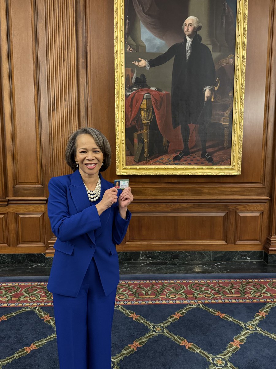 SenLBR's tweet photo. Just as I did when I entered the House, I’m leaving today - having cast my last vote as a member - laser-focused on finding bipartisan solutions, governing responsibly, &amp; putting Delawareans first.

Thank you, @RepJeffries for your leadership &amp; friendship throughout this journey. https://t.co/qZDuGhFaVc