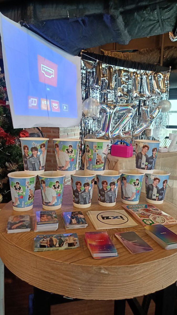 MarcusGlobal_'s tweet photo. The registration area's freebies for izx! pop up event are all set. See you all, and let's enjoy! 💜 

#izxPopUp_KookyEventinPH #izx #아이즈엑스 #YUHAN #유한 #왕왕 #WANGWANG #윈즈 #WINDZ #MAX #막스 #HORI7ON #호라이즌 #MARCUS #마커스 #MINCHEON #PRINCE #GHOST9 #RICKY #PICKUS @izx_official