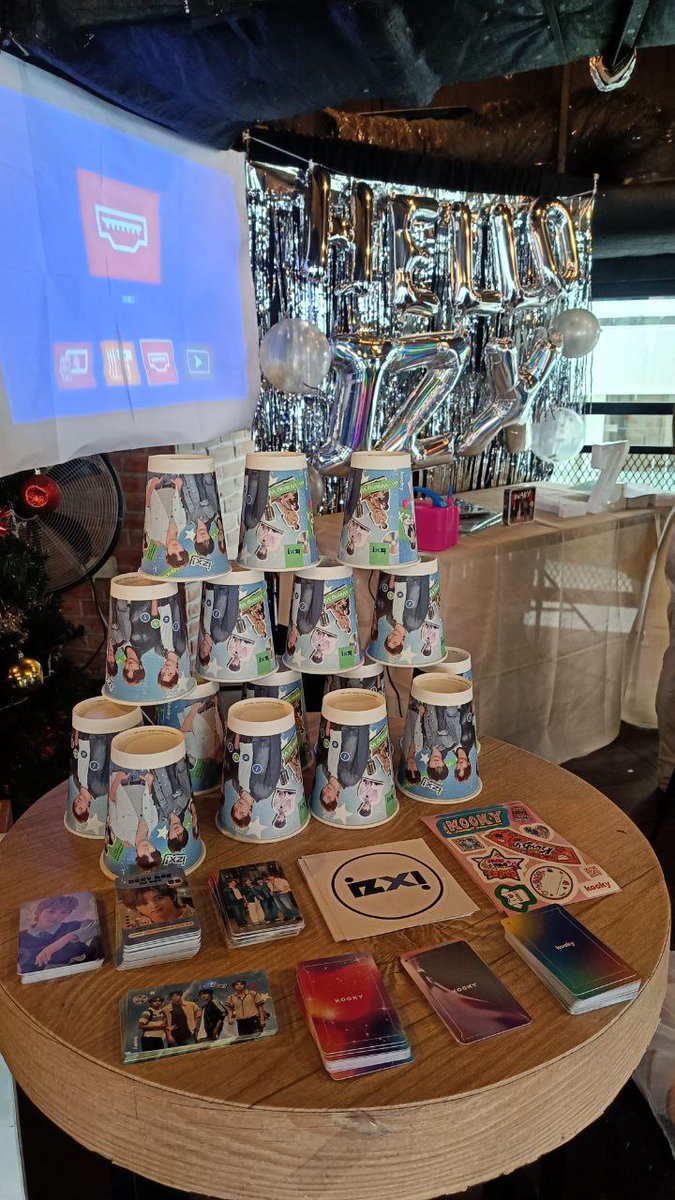 MarcusGlobal_'s tweet photo. The registration area's freebies for izx! pop up event are all set. See you all, and let's enjoy! 💜 

#izxPopUp_KookyEventinPH #izx #아이즈엑스 #YUHAN #유한 #왕왕 #WANGWANG #윈즈 #WINDZ #MAX #막스 #HORI7ON #호라이즌 #MARCUS #마커스 #MINCHEON #PRINCE #GHOST9 #RICKY #PICKUS @izx_official