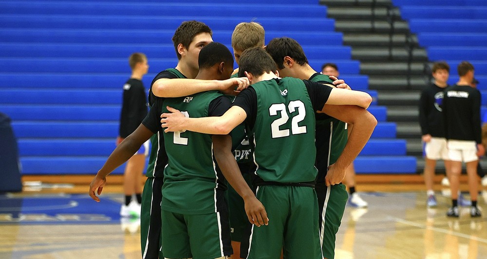 R-P boys hold on to beat Sparta 60-59 for their first win of the season, and career victory No. 1  for Coach Wallace reeths-puffer.org/o/hs-athletics…