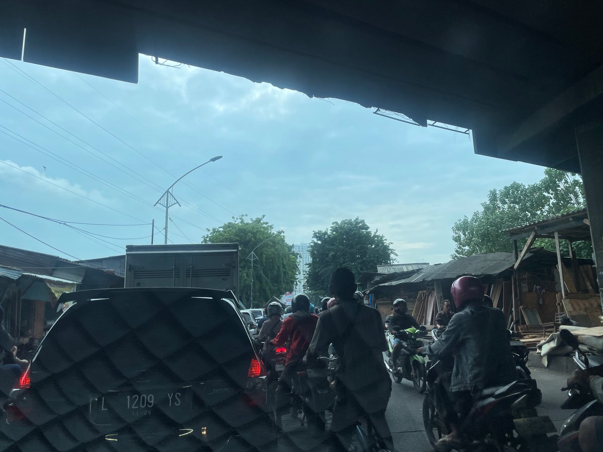 BillyTirta's tweet photo. @e100ss Tanjungsari arah dupak macet total tidak bergerak ada apa ya? https://t.co/P23lDJTwaL
