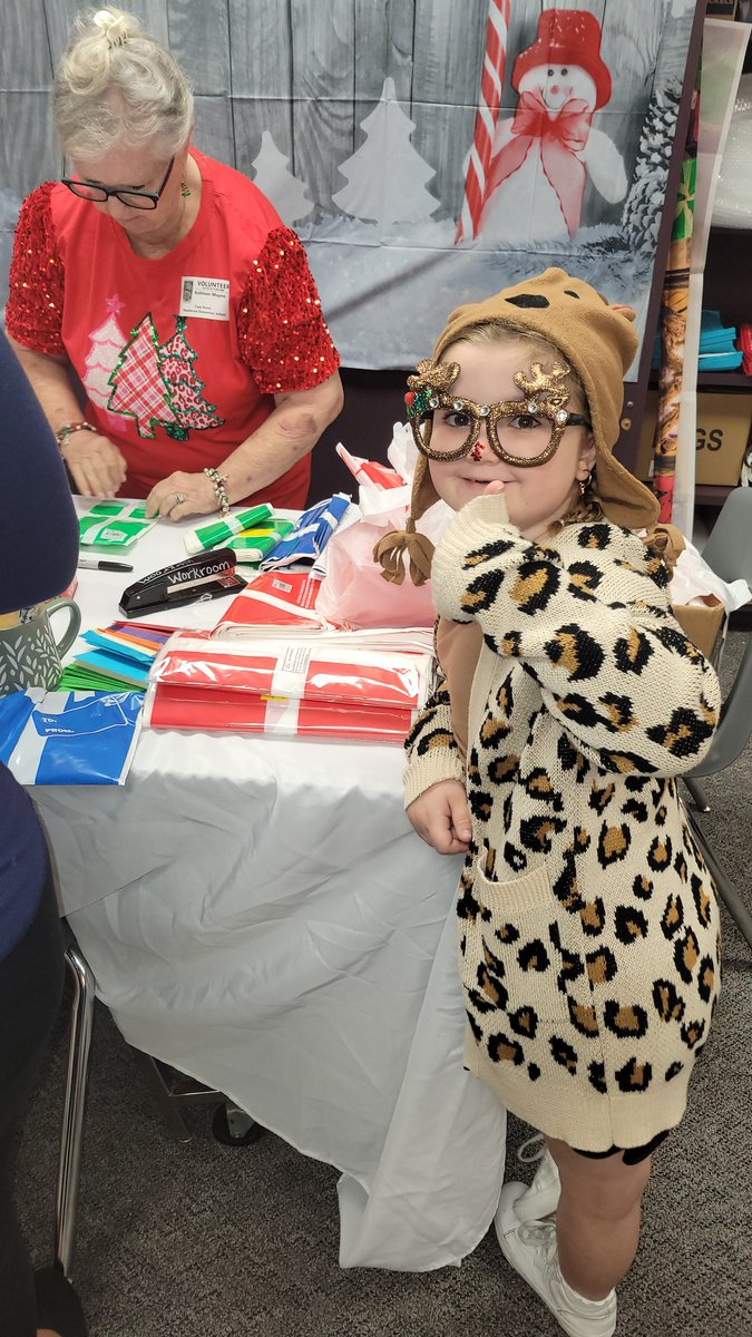 mrsconry's tweet photo. Reindeer day and holiday shopping @HumbleISD_MBE https://t.co/a5FqH7wbjO