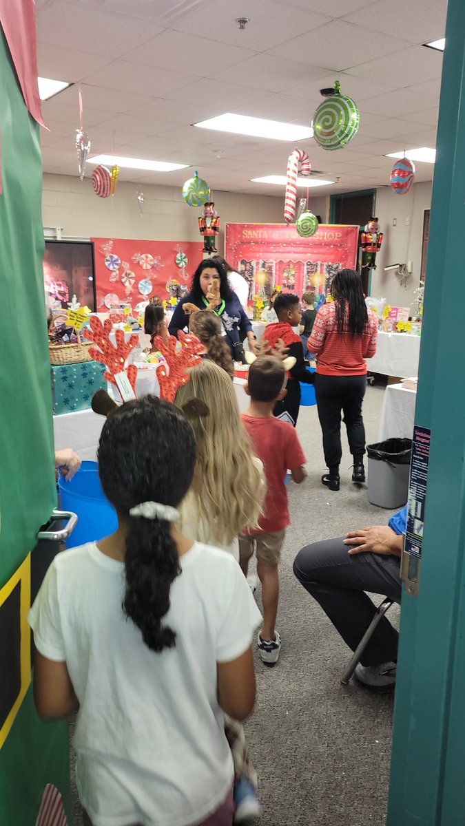 mrsconry's tweet photo. Reindeer day and holiday shopping @HumbleISD_MBE https://t.co/a5FqH7wbjO