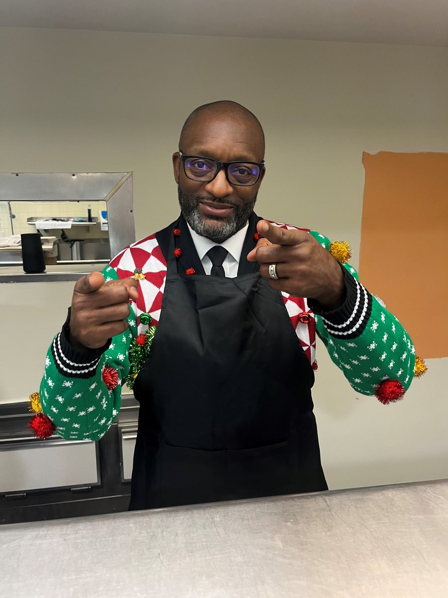SFPartnersAACPS's tweet photo. #AACPSAwesome we had a blast today sharing moments with all our colleagues at Central Office before heading off for the holidays. Wishing our families the best! 🎄✨

Happy Holidays! ¡Felices fiestas! خوشی کی تعطیلات! 节日快乐! Chúc mừng lễ hội! https://t.co/QiiLN29RmW