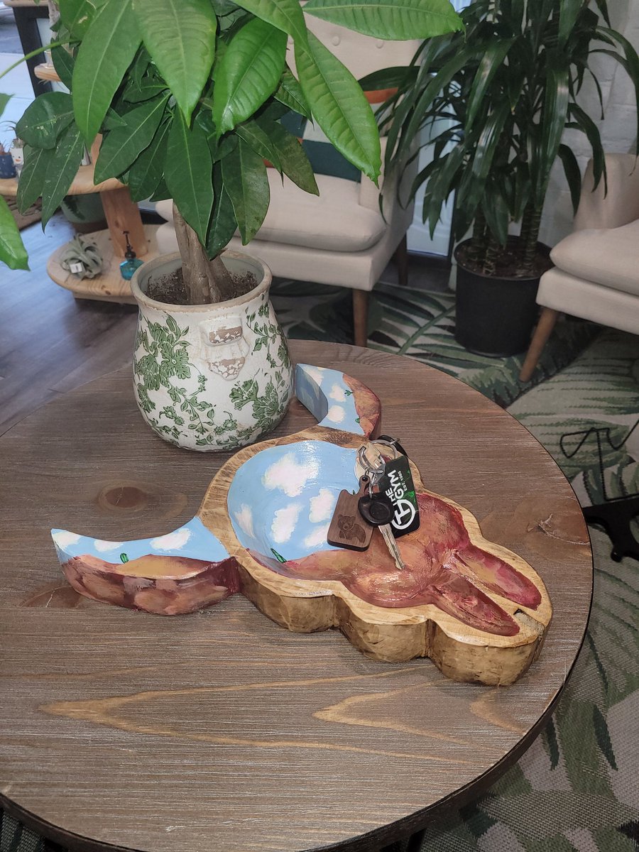 My new handpainted arizona mountains long horned bull wooden bowl is now available at secret oasis giftshop in mesa arizona! It is across the street from mcc main campus🥰

#mesaaz #artdecor #uniquegifts #handpaintedart