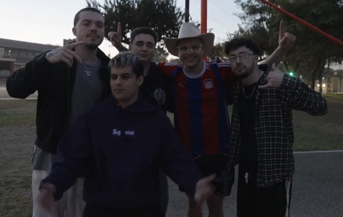 gilbertsclips's tweet photo. finally got to meet my niggas ✊🏻 shout out @StableRonaldo @FaZeAdapt @LacyHimself @jynxzi &amp; @thesketchreal https://t.co/nqhNoJ6Zd1