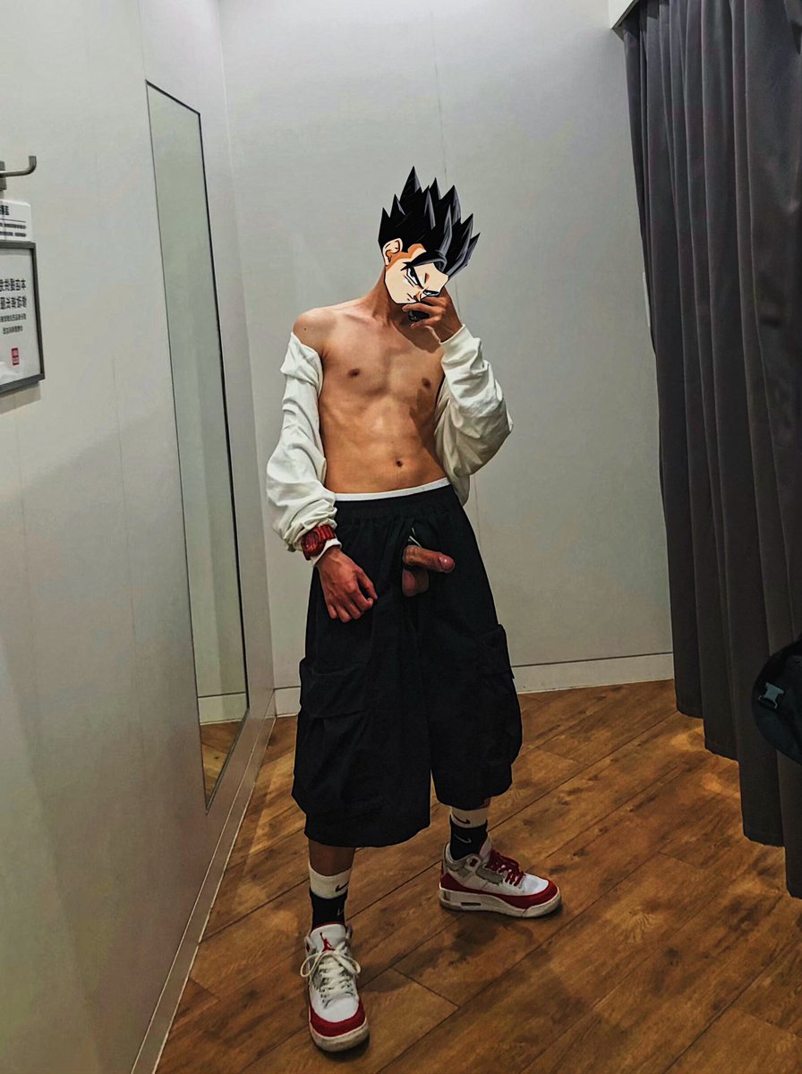 试衣服硬了得在试衣间撸一发💦