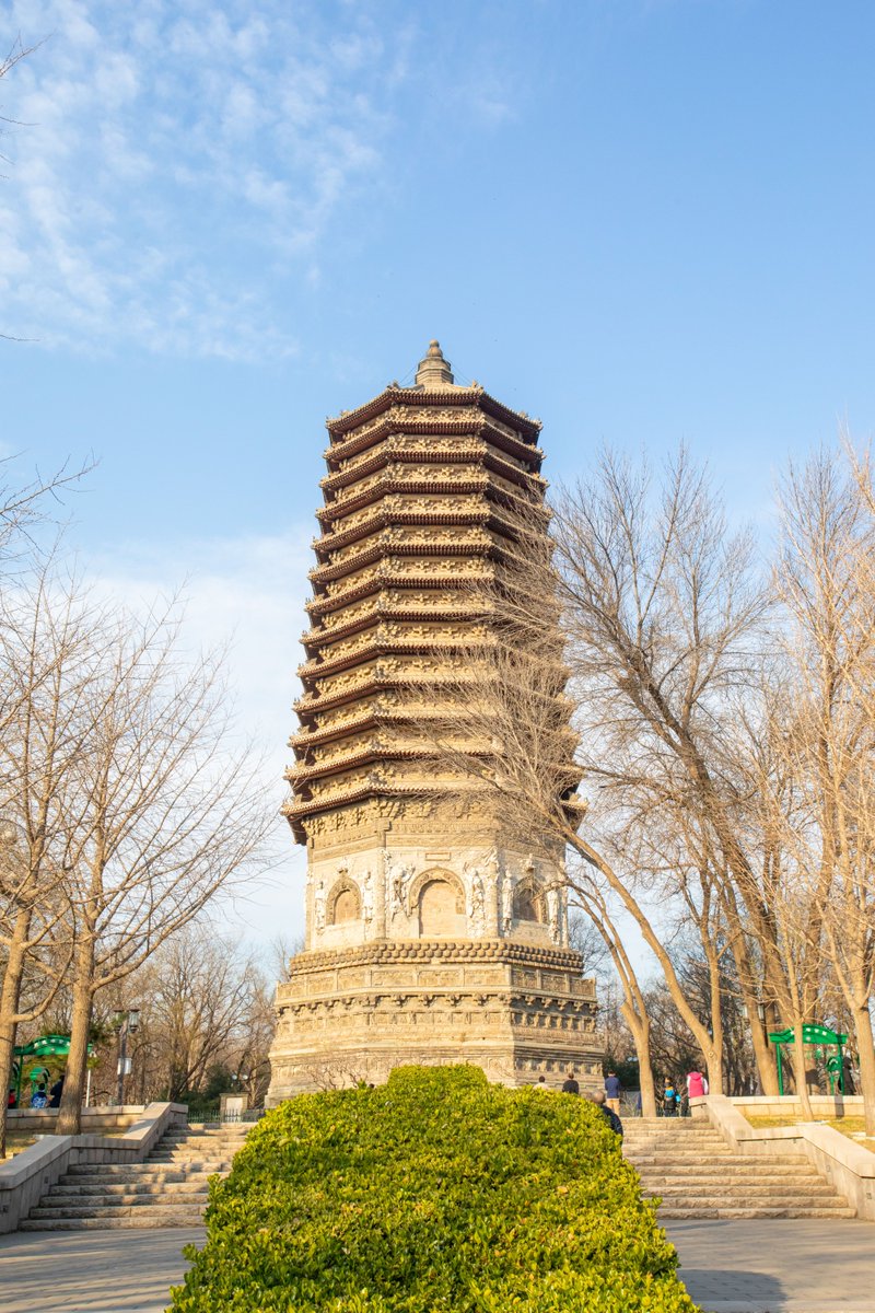 VisitBeijingcn's tweet photo. Linglong #Park is known for its #LinglongTower, offering a peaceful retreat to enjoy the #wintersolstice. The park carries #Beijing's history and culture, with the tower and intricate carvings. #BeijingParks #CulturalHeritage #VisitBeijing https://t.co/RpuND8VJ5p