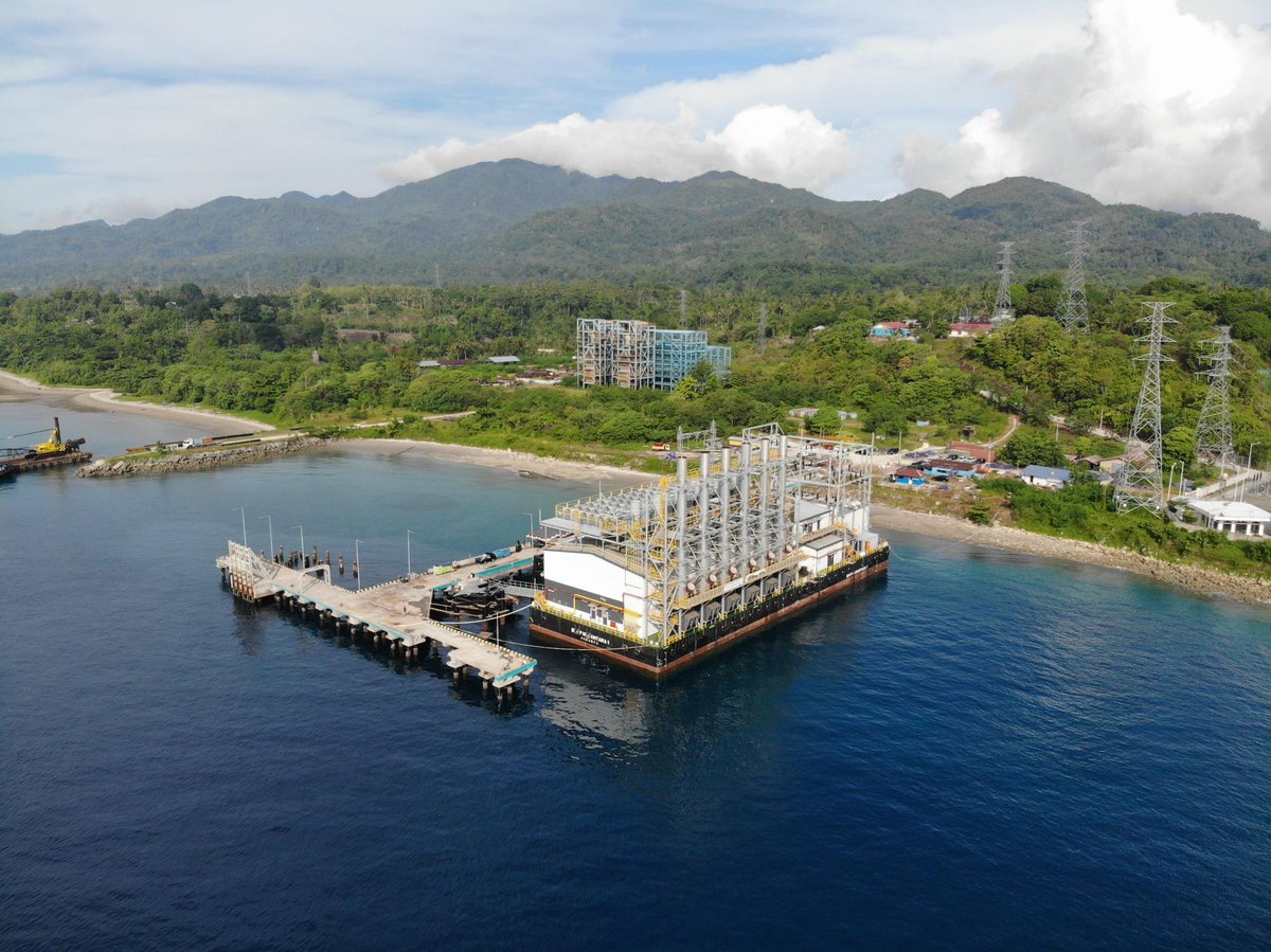 Andiarief__'s tweet photo. Tampilan udara Pembangkit Listrik Tenaga Mesin Gas (PLTMG) _Barge Mounted Power Plant_ (BMPP) Nusantara 1 Waai, Pulau Ambon, Provinsi Maluku. https://t.co/ZGI6H29VUF