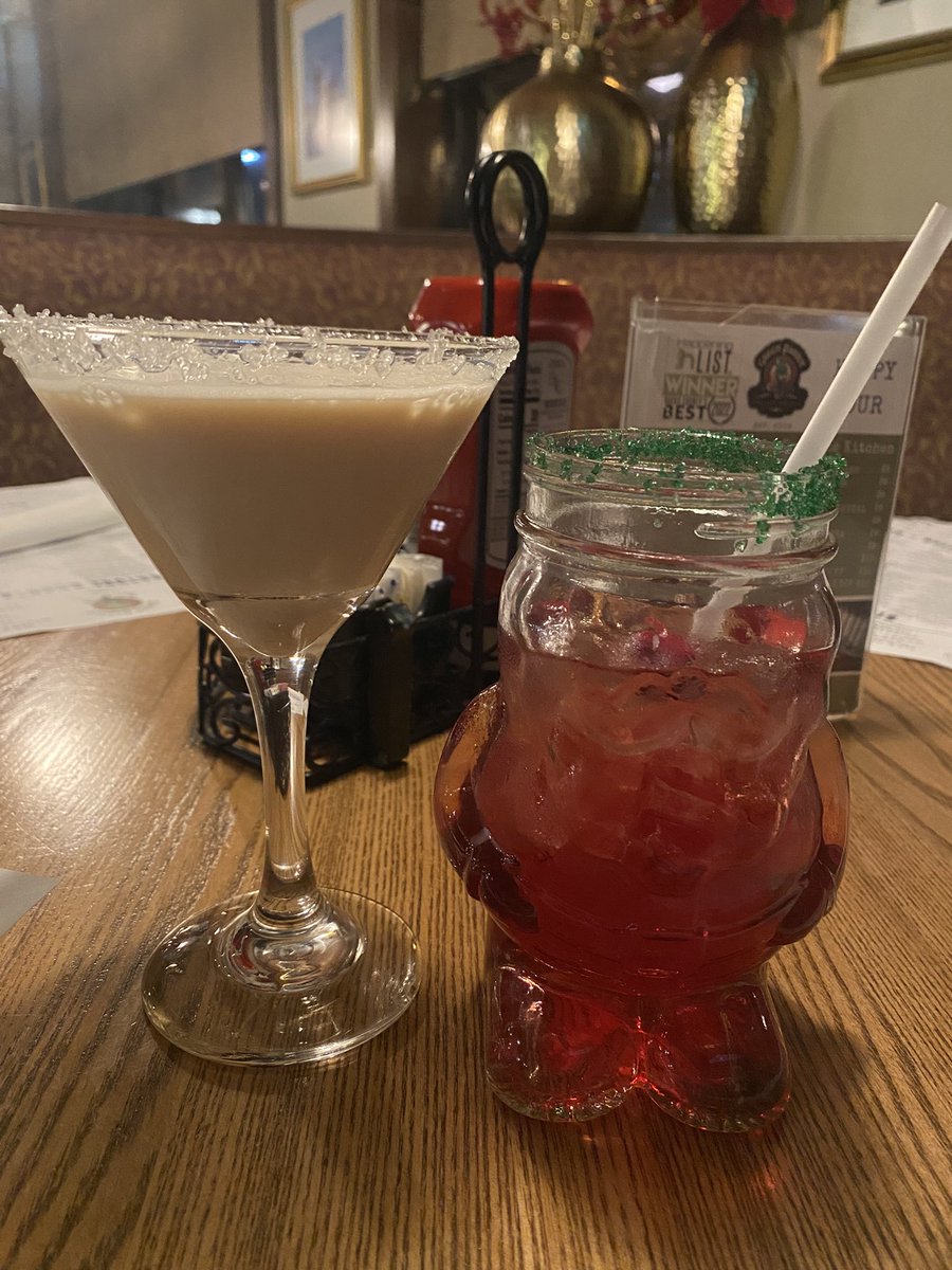 CeeLee24's tweet photo. Which drink belongs to who? #tistheseason https://t.co/IqJXtFa7nz