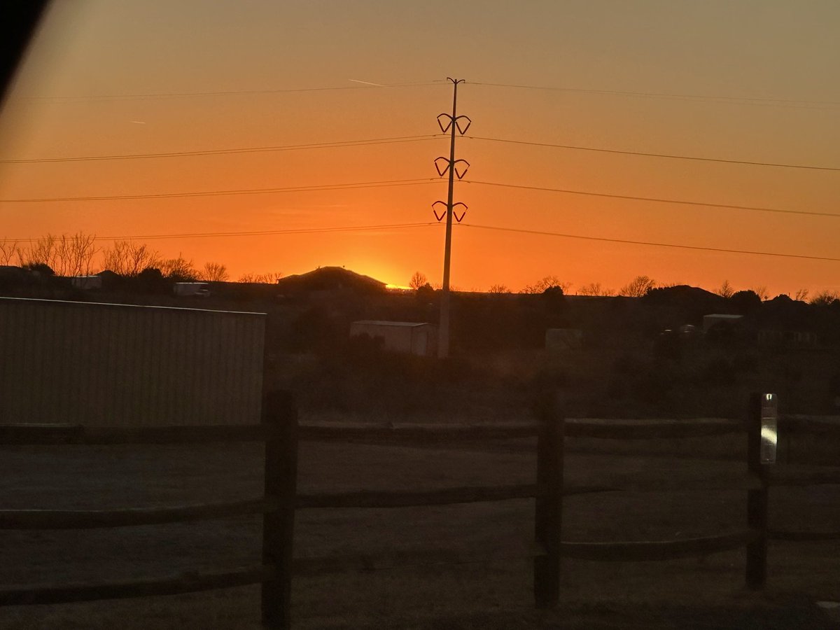 I see your front porch sunset <a href="/hbg4/">Hunter Geisman</a> <a href="/CamiDGLA/">Cami Dinkel Geisman</a> and raise you a west Texas sunset 🌅