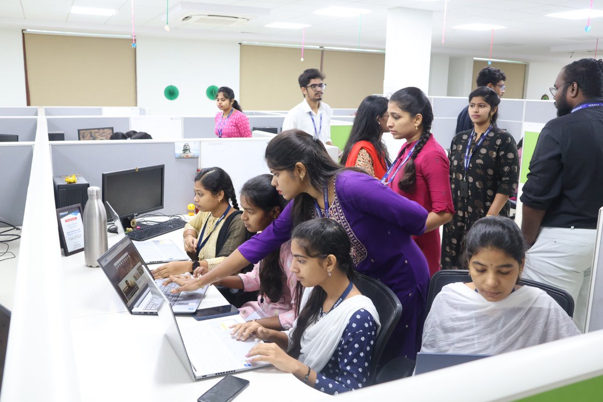 dsvizag's tweet photo. Students are diving into Hands-on Labs on Google AI Studio: From Gemini Models to Advanced Prompting! 🚀🤖 They’re getting hands-on experience with the latest AI technologies, exploring everything from advanced model development to fine-tuning prompts for optimal performance. https://t.co/OqGR2hvgyv