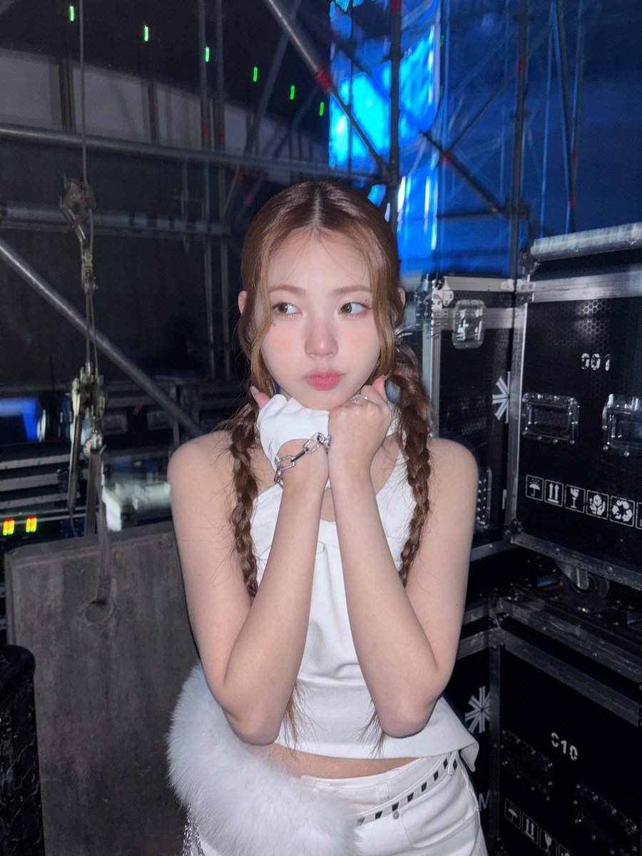 UNIS_offcl's tweet photo. 행복하고 재밌었던 가요대축제🦋❄️

#UNIS #유니스 
#YOONA #오윤아 https://t.co/dcCOhbhurP
