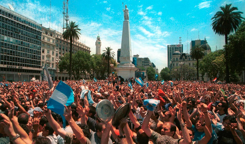 A las infames y cipayas "fuerzas del cielo" debemos oponerles las fuerzas del subsuelo de la patria sublevada. Para esto se requiere organización y dirección política revolucionaria, de lo contrario, sólo habrá revueltas como en 2001, pero no se podrá superar la situación actual.