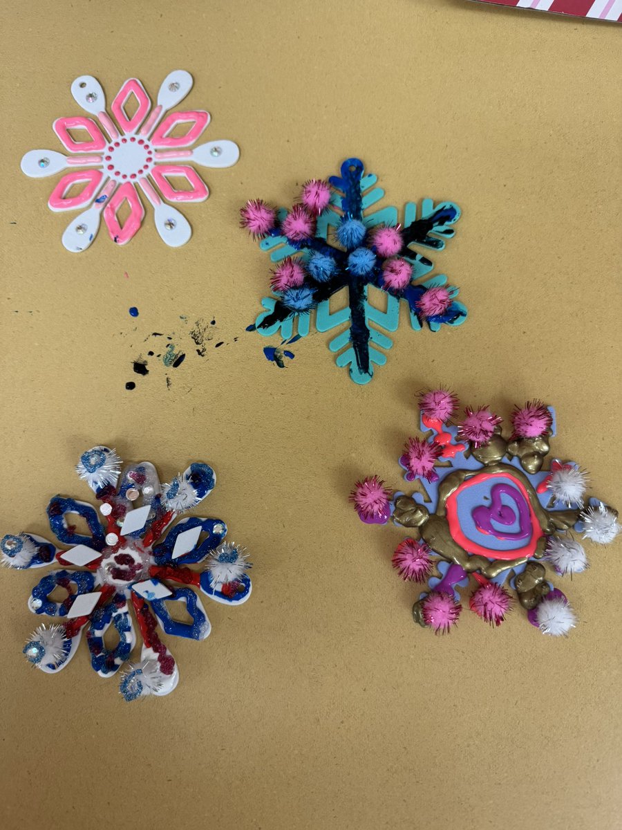 GMS_Horizons's tweet photo. Check out the snowflakes that our after care students made! We are all excited for winter break! https://t.co/mr888hhhzW