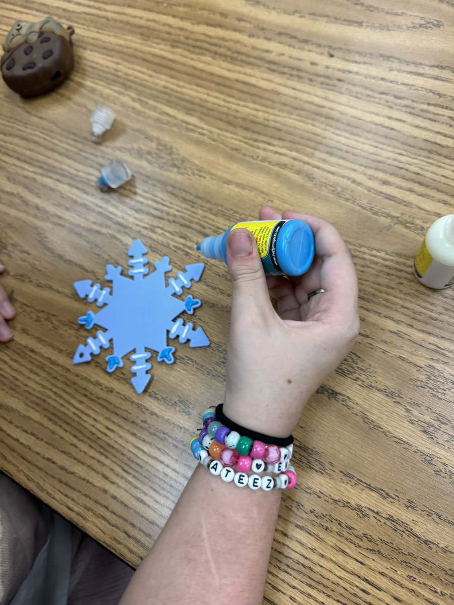 GMS_Horizons's tweet photo. Check out the snowflakes that our after care students made! We are all excited for winter break! https://t.co/mr888hhhzW