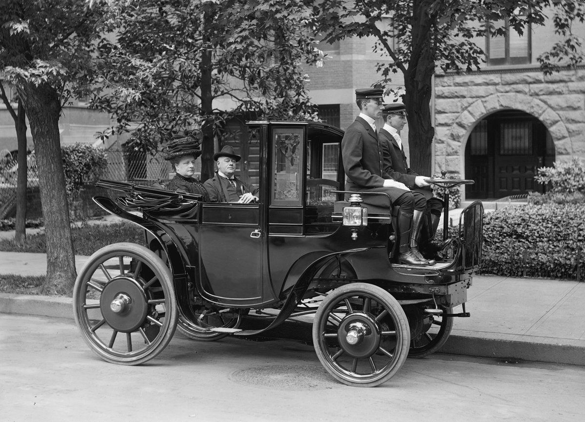 XmxHowes's tweet photo. What an amazing early car! The first cars were just like a horse and buggy without the horse! https://t.co/ljtirKhALk
#vintageAutomobile #VintageCar #AntiqueAuto #wallart #RhodeIsland #SenatorWetmore1906 #blackandWhitePhoto #classicCars https://t.co/8X8rMjbvID