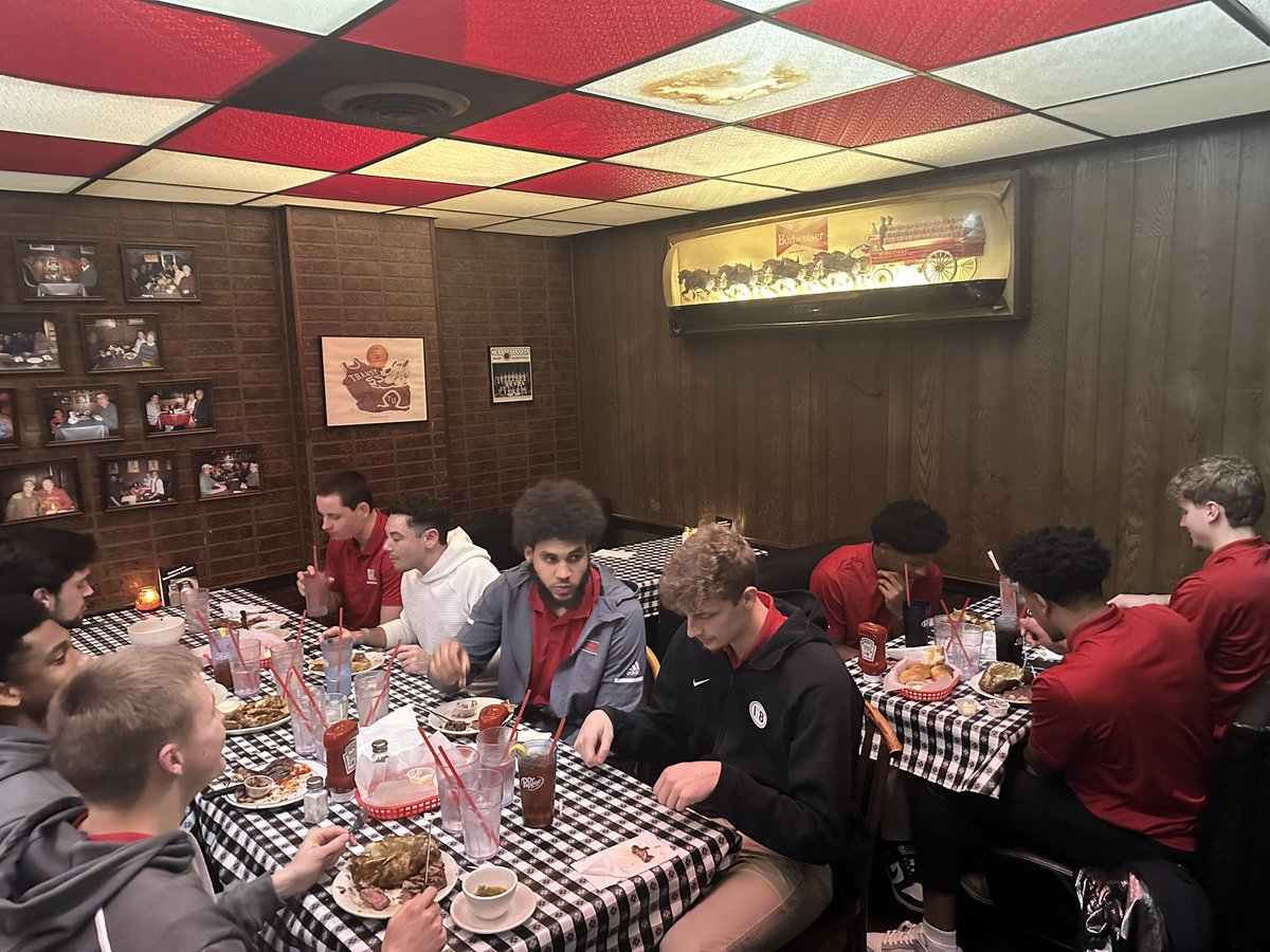 Little Giants are in Lexington 😎. We enjoyed a delicious steak dinner tonight at Columbia Steakhouse🍴 #WAF