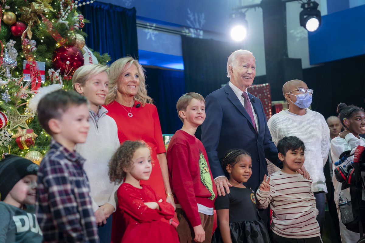 WhiteHouse46's tweet photo. Today, President Biden and the First Lady visited patients and families at Children’s National Hospital.

Our hearts are with these families this holiday season. https://t.co/JyzwdLgTHA