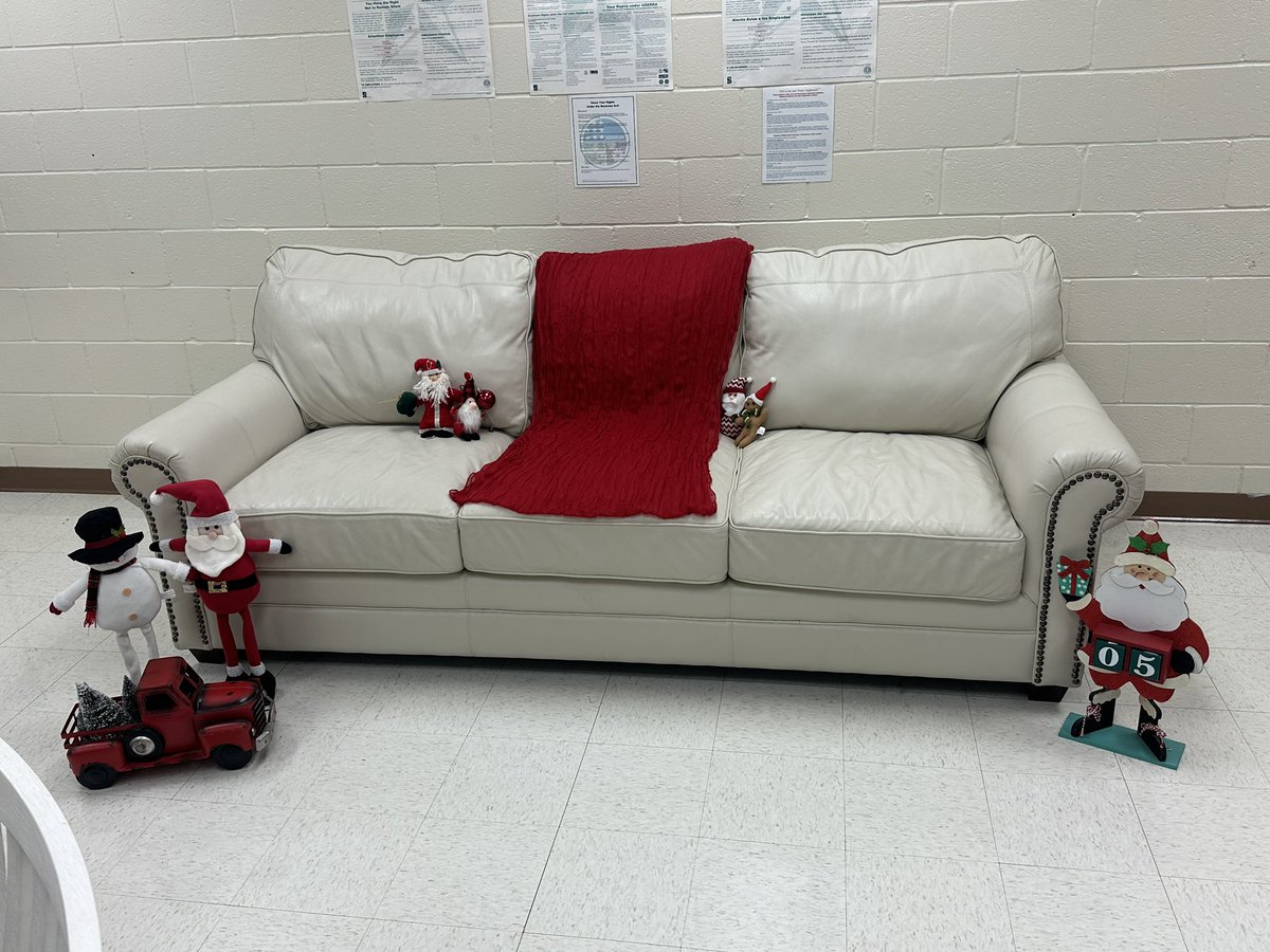 DalethJuarez's tweet photo. Loved partnering with my great friend, Grissel, at Calderon's Furniture-Alamo to help set up a comfortable space for lunch and conference for our amazing teachers. Thank you for your donation!  @PSJAGuerraElem #WeAreGuerra https://t.co/jeuSPZerye