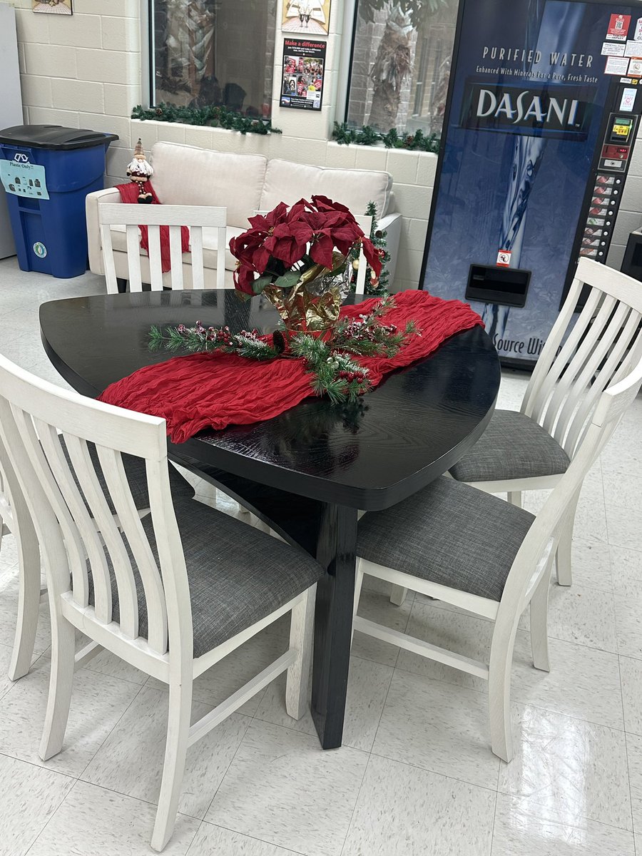 DalethJuarez's tweet photo. Loved partnering with my great friend, Grissel, at Calderon's Furniture-Alamo to help set up a comfortable space for lunch and conference for our amazing teachers. Thank you for your donation!  @PSJAGuerraElem #WeAreGuerra https://t.co/jeuSPZerye
