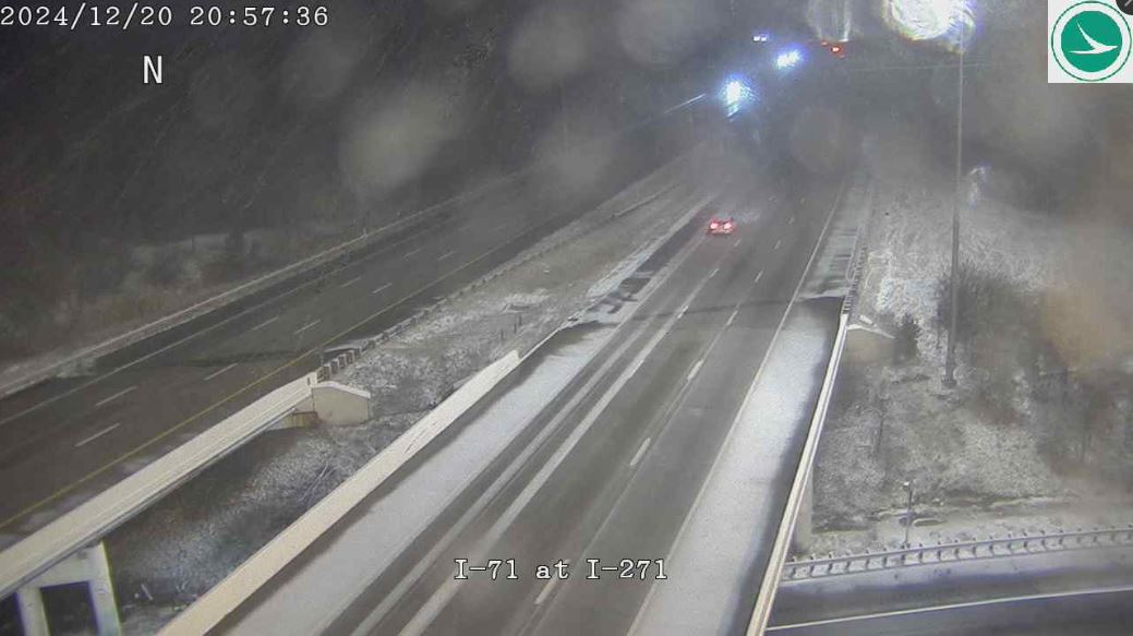 Slush beginning to accumulate on the roads, especially on bridges and overpasses. This is Medina Co. at I-71 at 271. 

#3weather