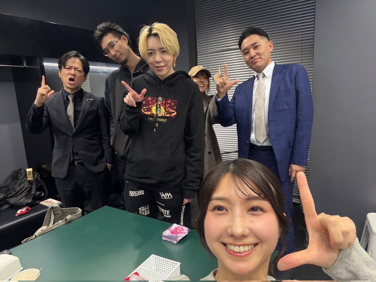 tty_hiyoshi's tweet photo. ひょっこり代行の日吉です！
昨晩ポストしたはずなのにできていませんでした！
昨日もご視聴ありがとうございました！

1戦目はアベマズ・白鳥選手！
2戦目は雷電・本田選手！

やっぱりMリーグがある毎日ってステキです
来週もお楽しみに！

#Mリーグ https://t.co/EyTD9r4h0g