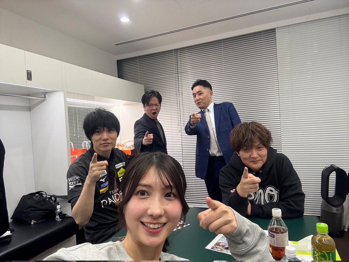 tty_hiyoshi's tweet photo. ひょっこり代行の日吉です！
昨晩ポストしたはずなのにできていませんでした！
昨日もご視聴ありがとうございました！

1戦目はアベマズ・白鳥選手！
2戦目は雷電・本田選手！

やっぱりMリーグがある毎日ってステキです
来週もお楽しみに！

#Mリーグ https://t.co/EyTD9r4h0g