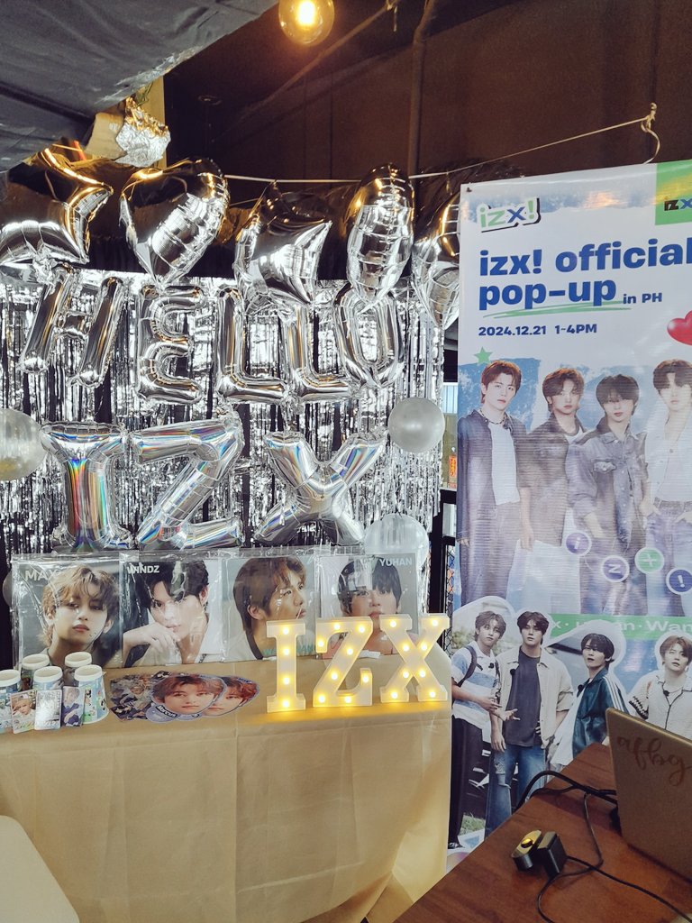 jrnlxz_'s tweet photo. HELLO, IZX! 🦀🐶👑🥛
📍 IZX! Official Pop-Up in PH
#izxPopUp_KookyEventinPH
#izx #아이즈엑스 #YUHAN #유한 #WANGWANG #왕왕 #WINDZ #윈즈 #MAX #막스 https://t.co/y438Eco6a9