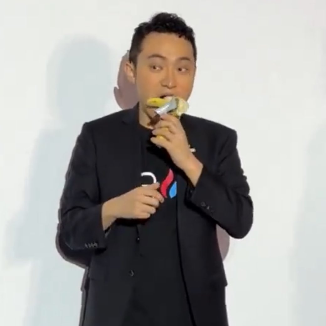 PopBase's tweet photo. A banana duct-taped to a wall recently sold for $6.2 million at an auction in New York. 

The buyer then ate it shortly after. https://t.co/c9hSb5nLOf