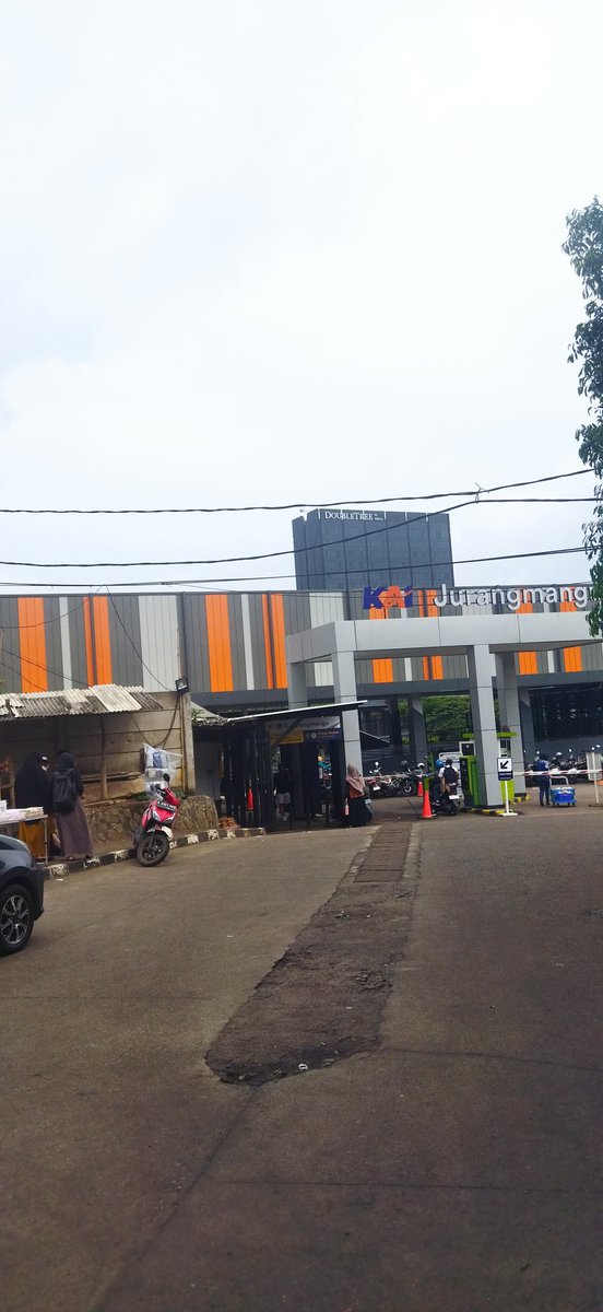 Bangun dari jam 5 jam segini baru berangkat... 

Btw baru liat stasiun yang dekat rumah udah jadi bagus