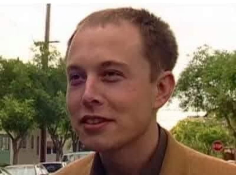 ShellSheddy's tweet image. #TeleTubbyMusk has had Hairplugs, Jaw implants and innumerable "work done"--
Before that-- he may have been #entitled #inheritedwealth, but he was a sallow, balding incel....who became "friends" w/Epstein....