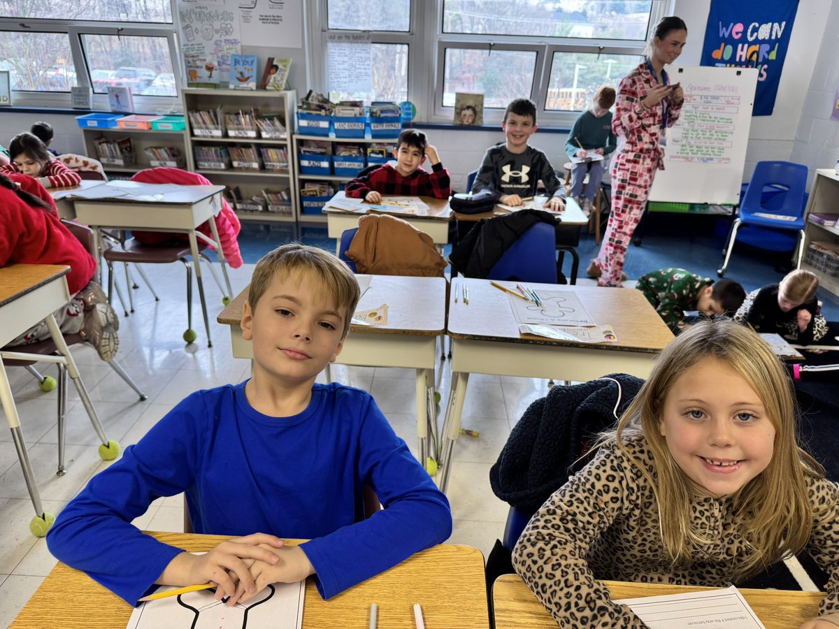 s_glinski's tweet photo. Special holiday get together with our first grade buddies 🎄🎅🏻 @MissIves23 #proud2bmillstone @Millstone_Dist https://t.co/7wRkp5bJOS