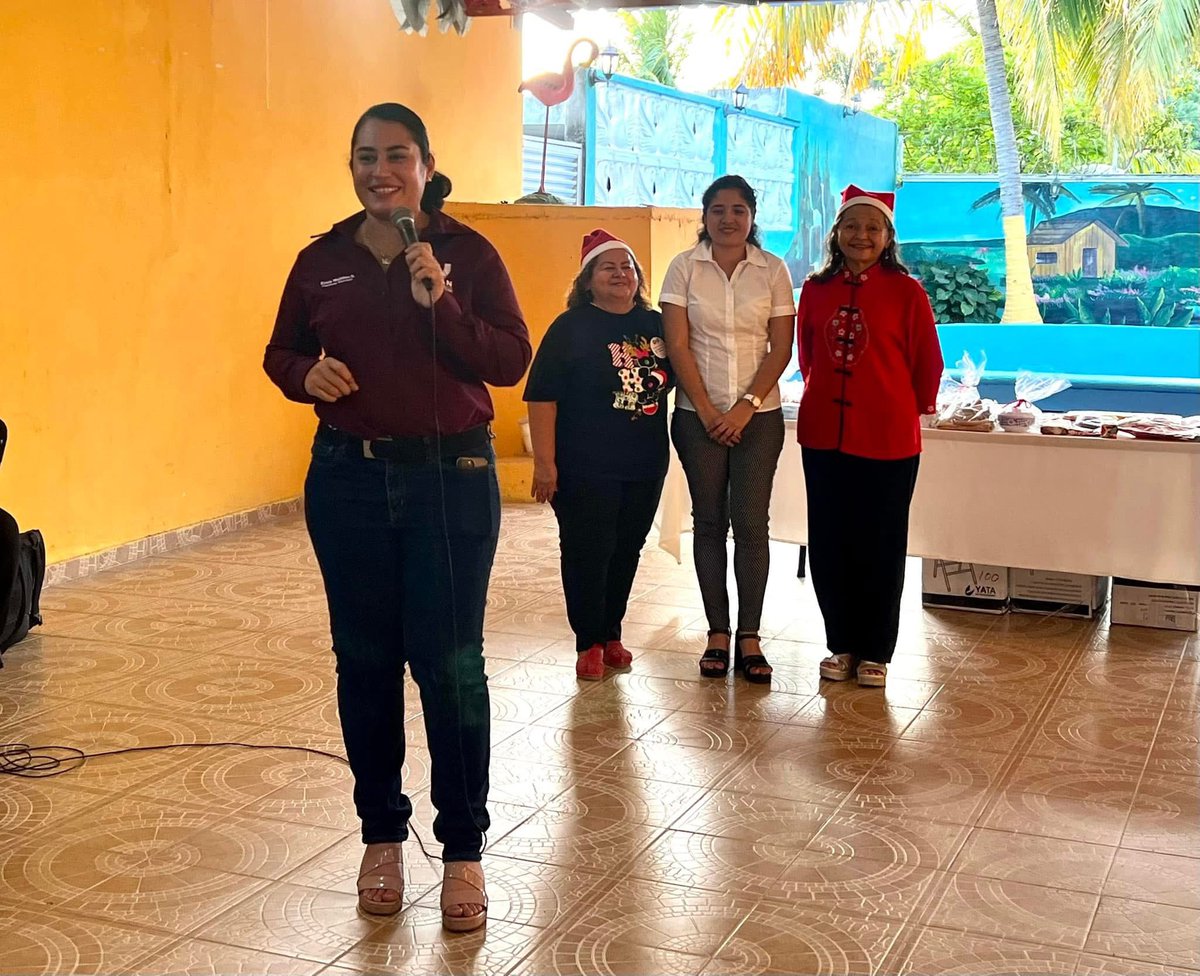 keniaWalldina's tweet photo. 👨🏼‍🦳👵🏻El DIF Umán celebra con los  adultos mayores del club “Renacer con Bienestar” las fiestas decembrinas, recalcando  su compromiso con este sector que  nos inspiran con su experiencia y sabiduría. 🎄🎅🏻🙌🏻🩷

#humánizandocorazones
#BienestarParaTodos https://t.co/DQE9hFypA2