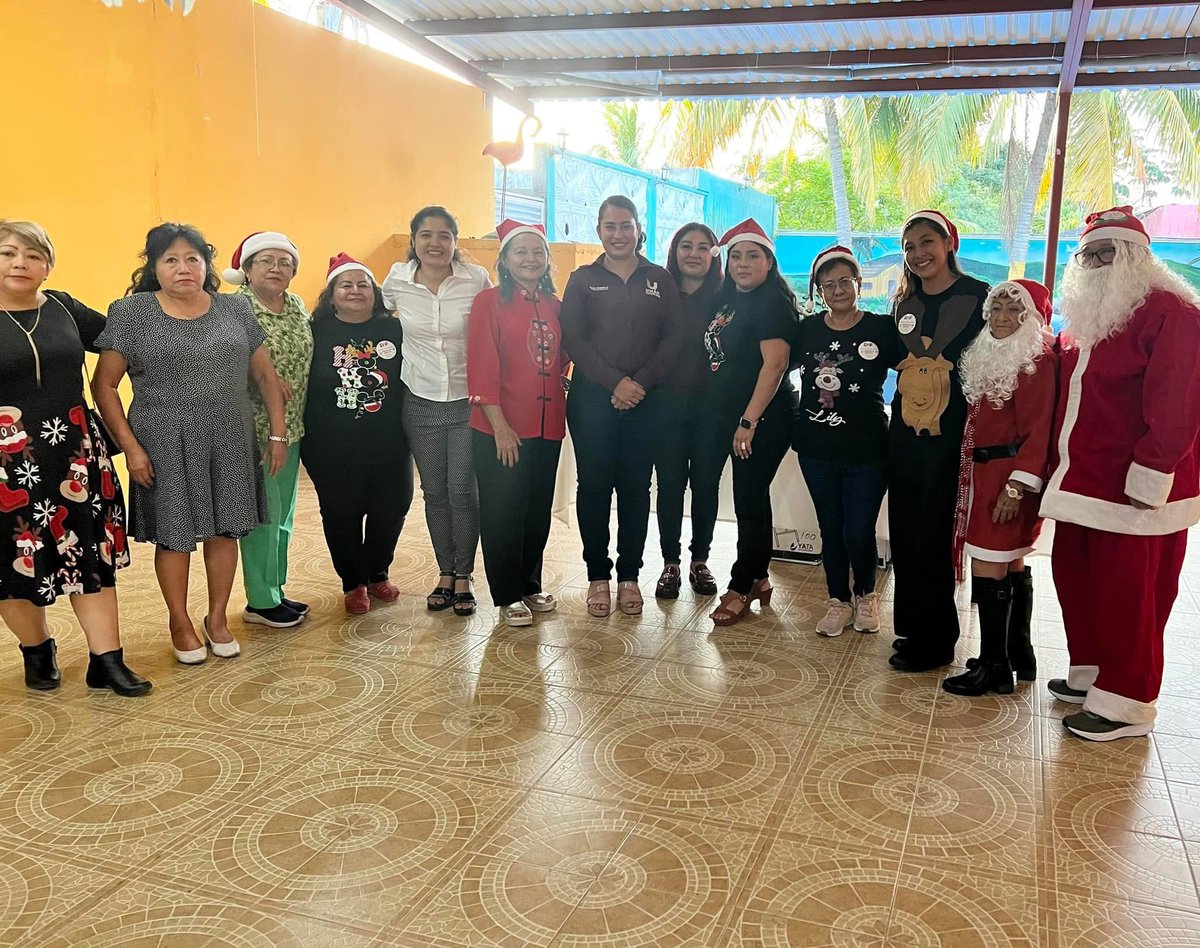keniaWalldina's tweet photo. 👨🏼‍🦳👵🏻El DIF Umán celebra con los  adultos mayores del club “Renacer con Bienestar” las fiestas decembrinas, recalcando  su compromiso con este sector que  nos inspiran con su experiencia y sabiduría. 🎄🎅🏻🙌🏻🩷

#humánizandocorazones
#BienestarParaTodos https://t.co/DQE9hFypA2