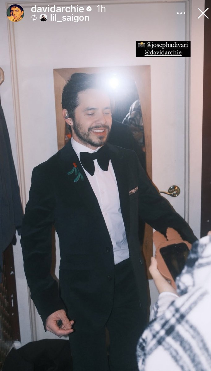 FODFansofDavid's tweet photo. You are absolutely shining, @DavidArchie !!!✨✨✨
Enjoy your last 2024 Christmas show at the #PeppermintClub tonight!! Soak in all the love for you~ it’ll be there and from all of us cheering you on from afar, too!!!🎄✨❤️🎄✨❤️🎄
https://t.co/2Y8IxoYt5p https://t.co/urQztQwoNR