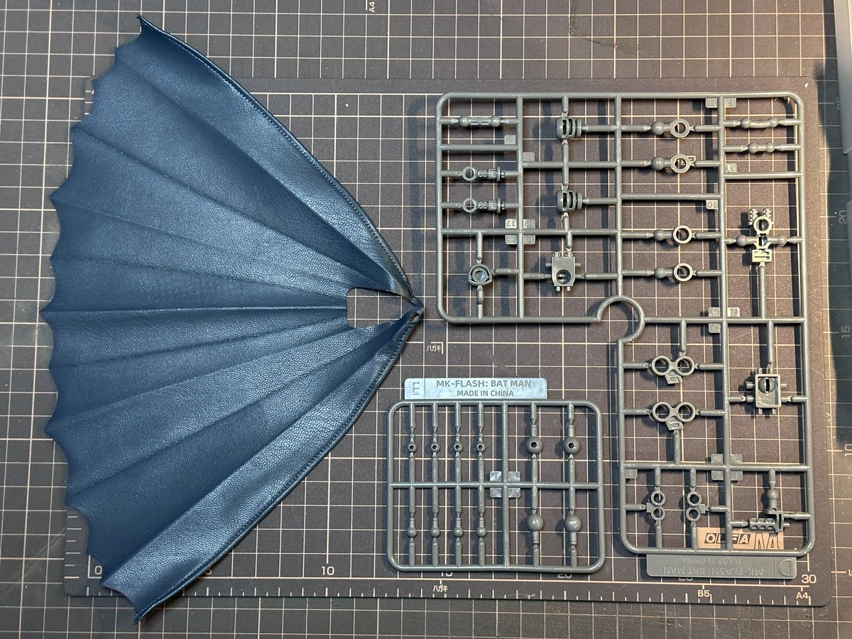 K2Works1's tweet image. 1:12 THE FLASH / BATMAN
 
バットマンモデルキットパーツ一覧。

一部塗装では無く全てのパーツが塗装されていますね✨また、別途ブリスターに入ったパーツはPVCでハンドパーツも豊富。
ワイヤーの入った布製ケープ付きで素晴らしい

#创世模王 #MODOKING