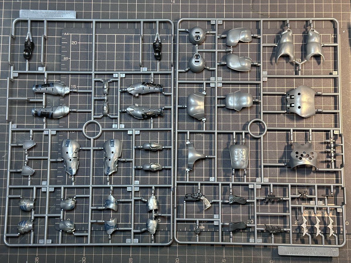 K2Works1's tweet image. 1:12 THE FLASH / BATMAN
 
バットマンモデルキットパーツ一覧。

一部塗装では無く全てのパーツが塗装されていますね✨また、別途ブリスターに入ったパーツはPVCでハンドパーツも豊富。
ワイヤーの入った布製ケープ付きで素晴らしい

#创世模王 #MODOKING