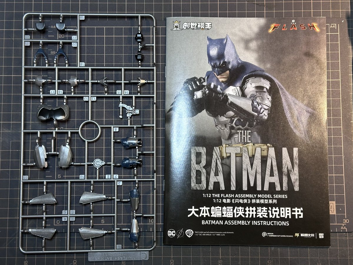 K2Works1's tweet image. 1:12 THE FLASH / BATMAN
 
バットマンモデルキットパーツ一覧。

一部塗装では無く全てのパーツが塗装されていますね✨また、別途ブリスターに入ったパーツはPVCでハンドパーツも豊富。
ワイヤーの入った布製ケープ付きで素晴らしい

#创世模王 #MODOKING