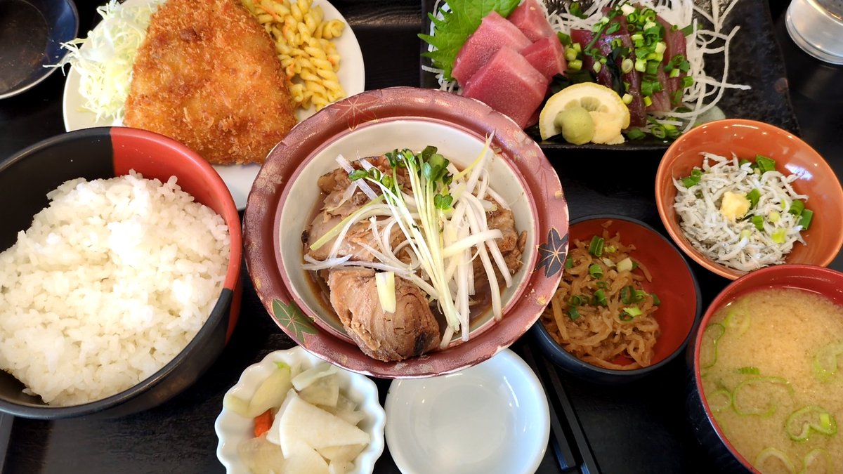 ShizGRB_A's tweet photo. 年内は洗車以外でラストかな。って事で、葉山まで海鮮食べに来ました〜 https://t.co/JjjjDoxu55