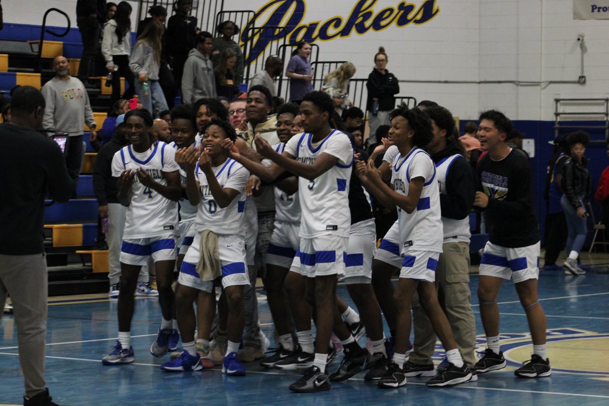 Smithfield Boys defeated Poquoson tonight 58-36  to improve to 5-1
The Packers  were led by Senior Jayden Wiggins with 23 points  5 rebs and 6 Assist, Albert Johnson had 11 points and six rebounds Jaden Shearn had 7 points and 11 rebounds. N. Galocagoc had 17 pts for Poquoson.