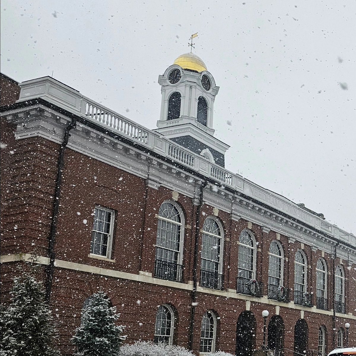 NeedhamChannel's tweet image. A Winter Wonderland outside Town Hall. We hope everyone stayed safe. We'll be closed for the holidays, but we have 2 @TNC_News1 Year In Review Specials on 12/26 &amp;amp; 1/2, both at 7:30pm on-air &amp;amp; online. Happy Holidays to all and we'll see you in 2025!! #TheNeedhamChannel #NeedhamMA